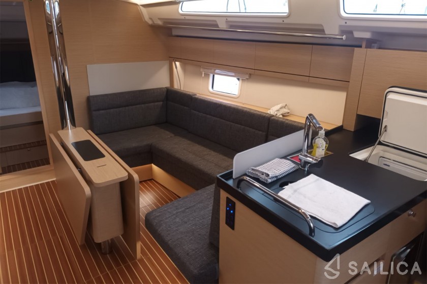 Hanse 418 - Yacht Charter Sailica