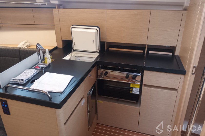 Hanse 418 - Yacht Charter Sailica