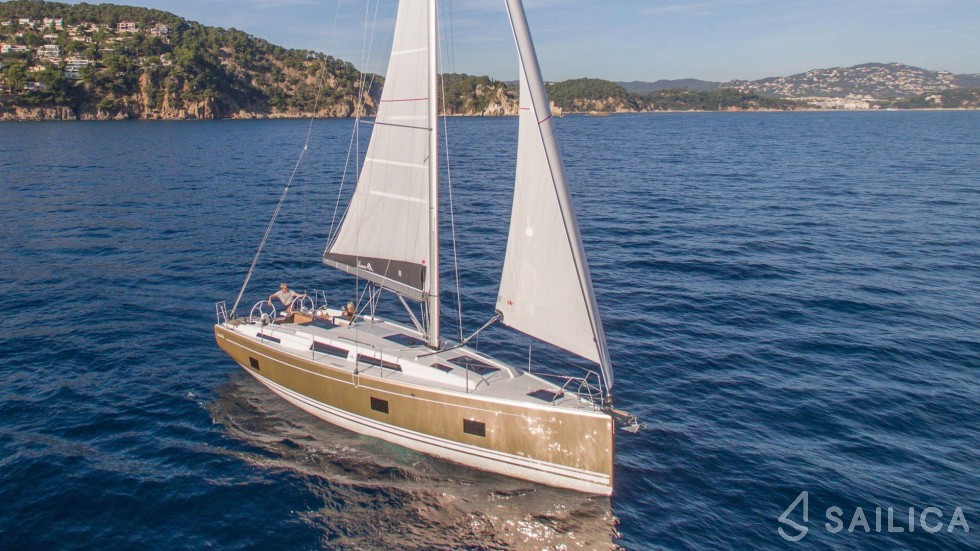 Hanse 418 - Yacht Charter Sailica