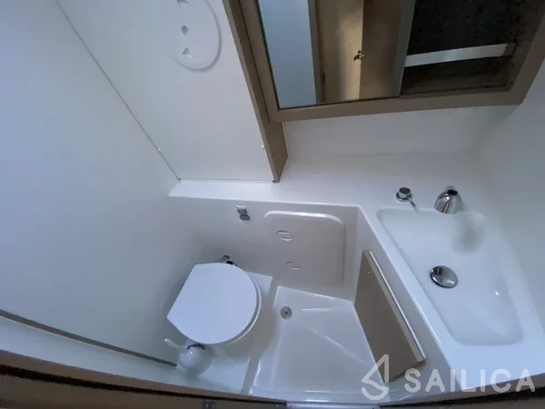 Lagoon 42 - Yacht Charter Sailica