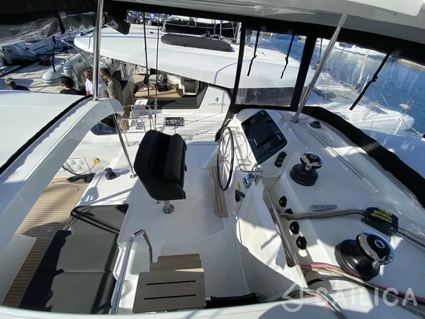 Lagoon 42 - Yacht Charter Sailica