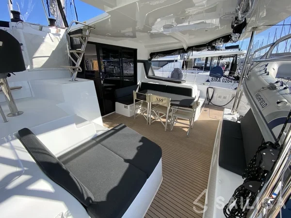 Lagoon 42 - Yacht Charter Sailica