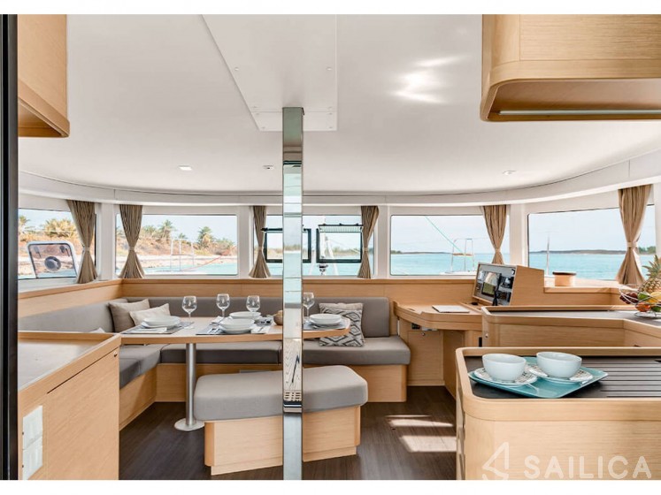 Lagoon 42 - Yacht Charter Sailica