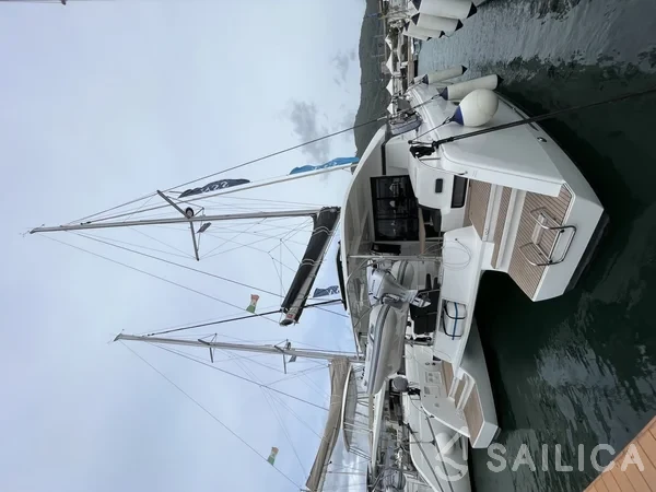 Lagoon 42 - Yacht Charter Sailica