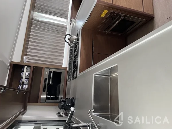Lagoon 42 - Yacht Charter Sailica