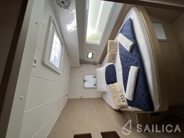 Lagoon 42 - Yacht Charter Sailica