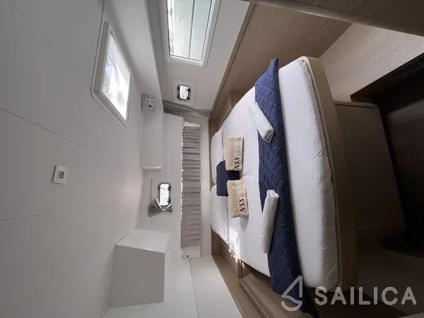 Lagoon 42 - Yacht Charter Sailica