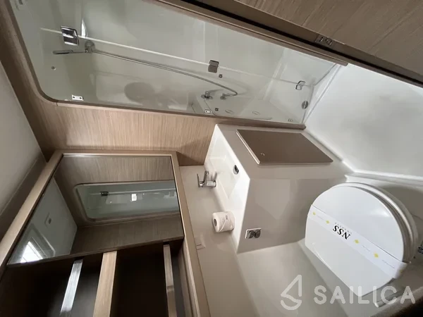 Lagoon 42 - Yacht Charter Sailica
