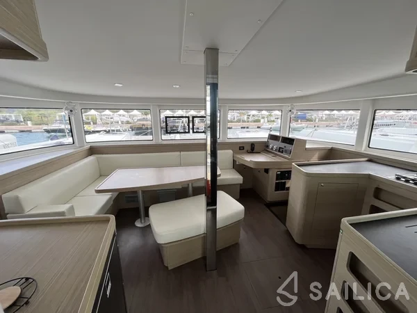 Lagoon 42 - Yacht Charter Sailica