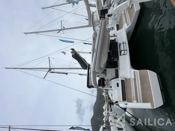 Lagoon 42 - Yacht Charter Sailica