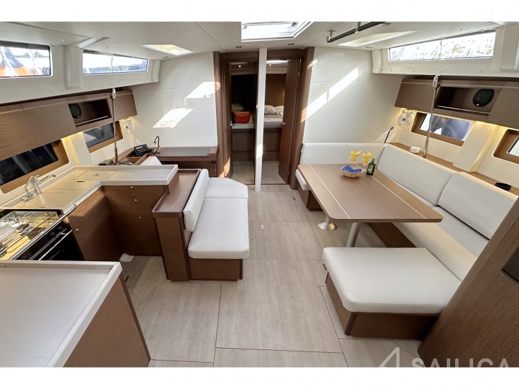 Oceanis 51.1 - Yacht Charter Sailica