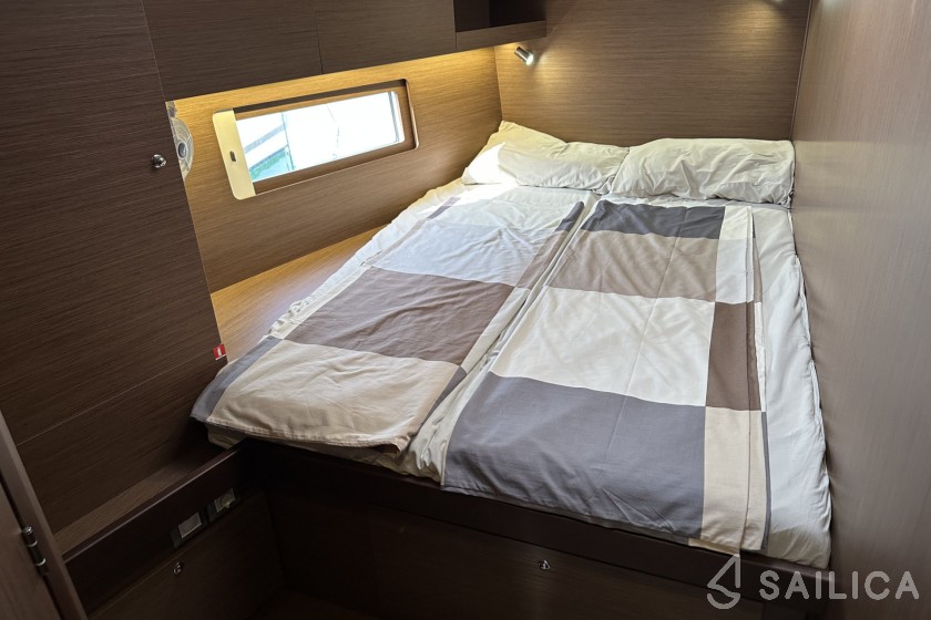 Oceanis 51.1 - Yacht Charter Sailica