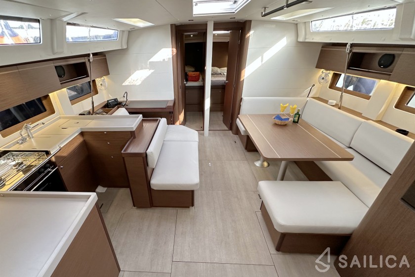 Oceanis 51.1 - Yacht Charter Sailica