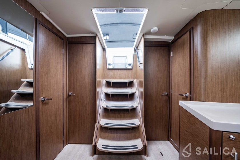 Oceanis 46.1 - Yacht Charter Sailica