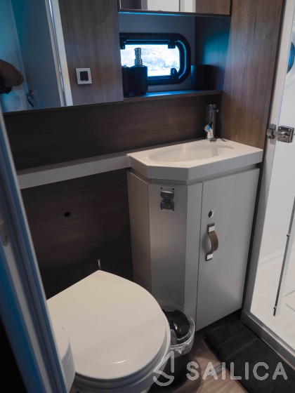 Bali 5.4. - Yacht Charter Sailica