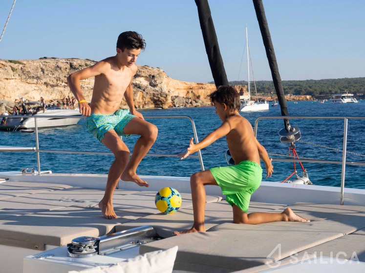 Bali 5.4. - Yacht Charter Sailica