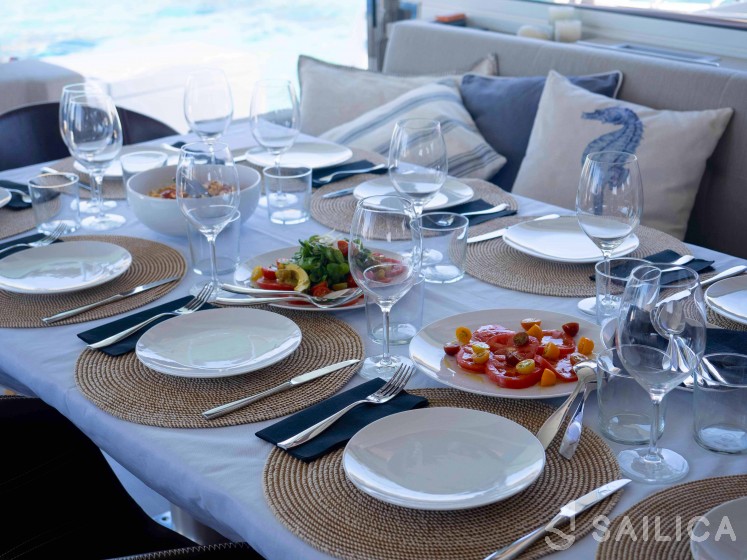 Bali 5.4. - Yacht Charter Sailica