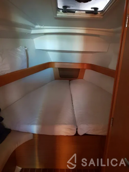 Sun Odyssey 42i - Yacht Charter Sailica