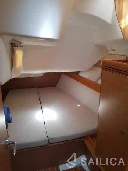 Sun Odyssey 42i - Yacht Charter Sailica