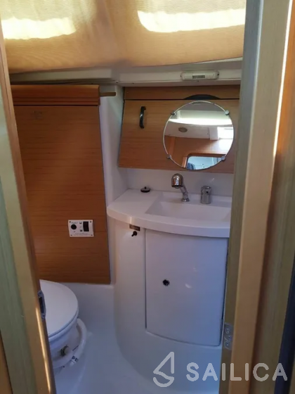 Sun Odyssey 42i - Yacht Charter Sailica