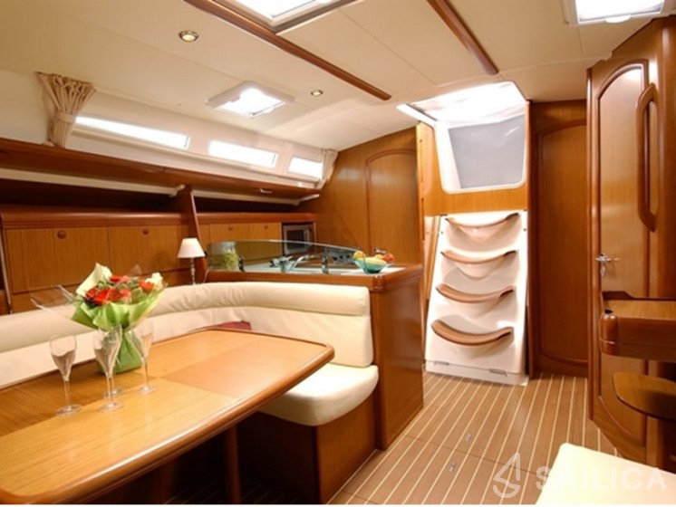 Sun Odyssey 42i - Yacht Charter Sailica
