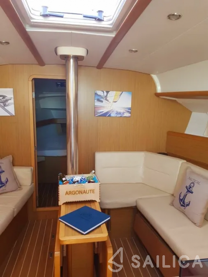 Sun Odyssey 42i - Yacht Charter Sailica