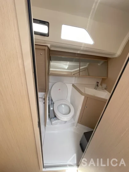 Oceanis 40.1 - Yacht Charter Sailica