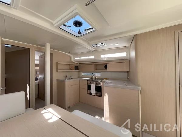 Oceanis 40.1 - Yacht Charter Sailica