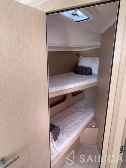 Oceanis 40.1 - Yacht Charter Sailica