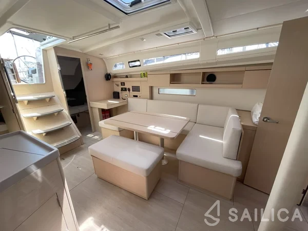 Oceanis 40.1 - Yacht Charter Sailica