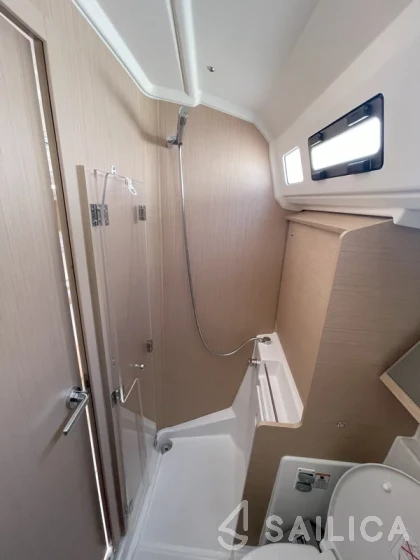Oceanis 40.1 - Yacht Charter Sailica