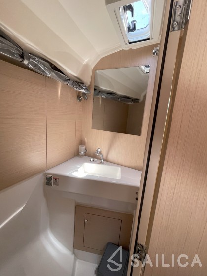 Oceanis 40.1 - Yacht Charter Sailica