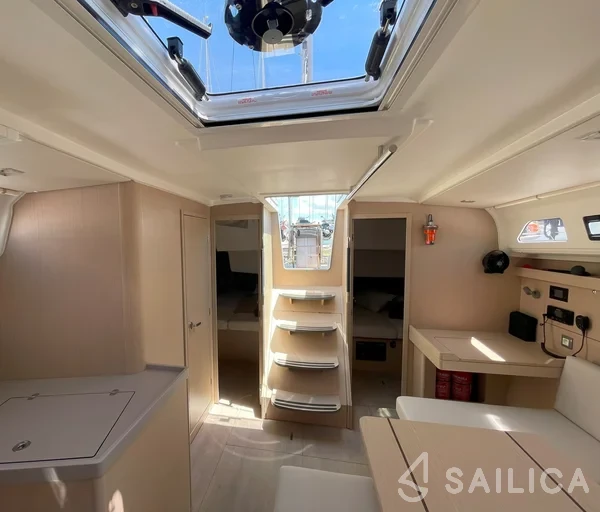 Oceanis 40.1 - Yacht Charter Sailica
