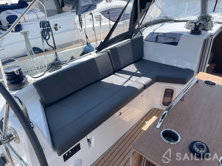 Oceanis 40.1 - Yacht Charter Sailica