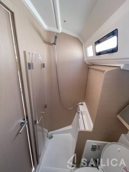 Oceanis 40.1 - Yacht Charter Sailica