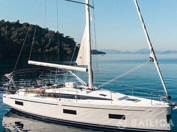 Bavaria C42 - Yacht Charter Sailica