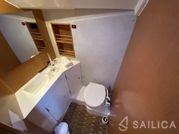 Bavaria C42 - Yacht Charter Sailica