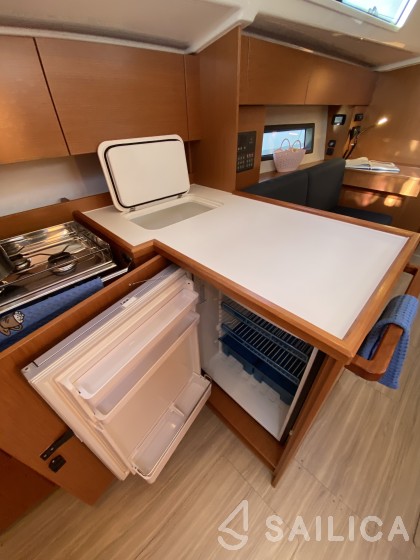Bavaria C42 - Yacht Charter Sailica