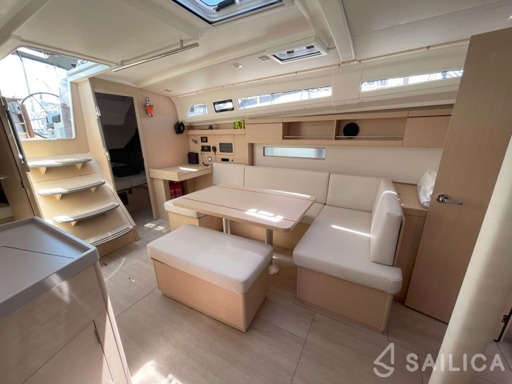 Oceanis 51.1 - Yacht Charter Sailica