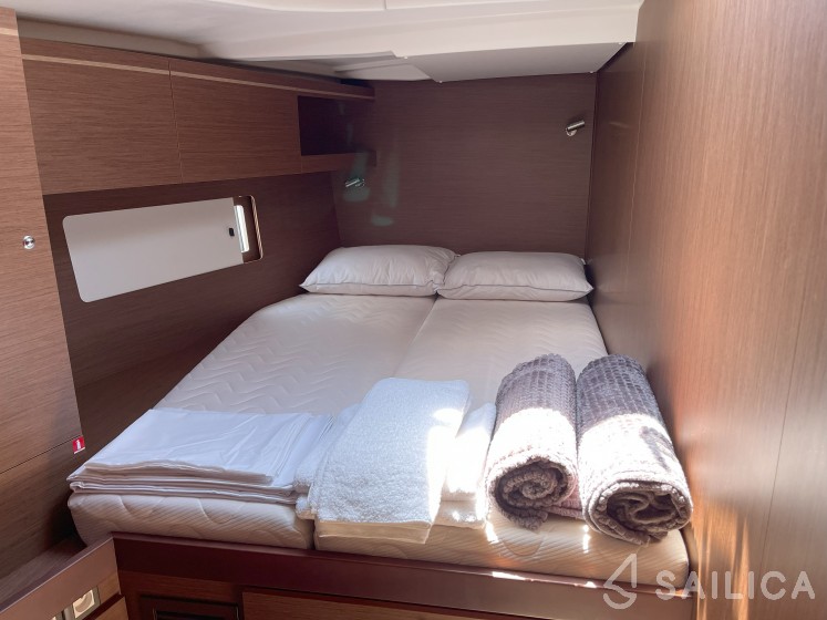 Oceanis 51.1 - Yacht Charter Sailica