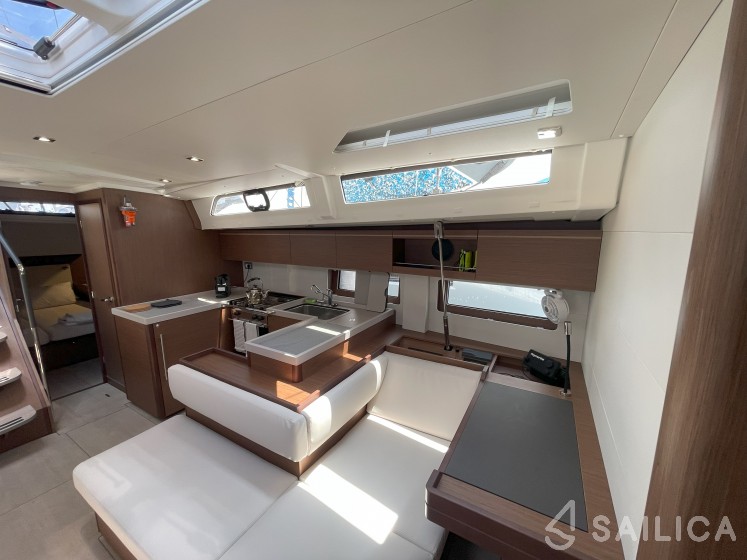 Oceanis 51.1 - Yacht Charter Sailica