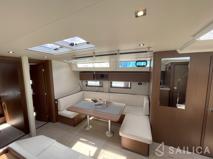 Oceanis 51.1 - Yacht Charter Sailica