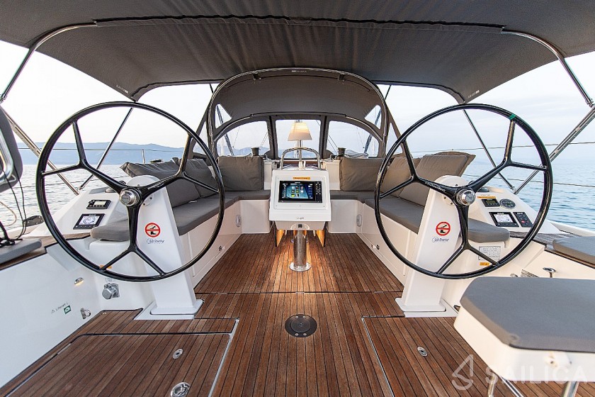 Bavaria C42 - Yacht Charter Sailica