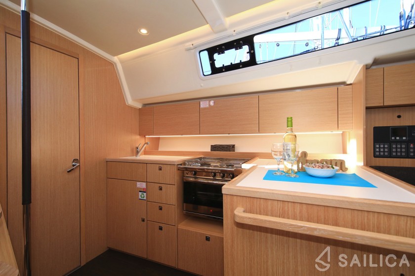 Bavaria C42 - Yacht Charter Sailica