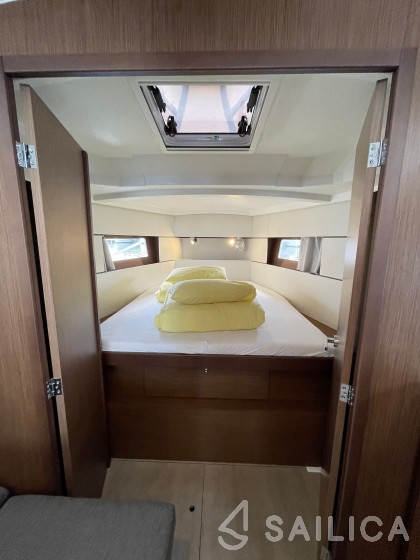 Oceanis 38.1 - Yacht Charter Sailica