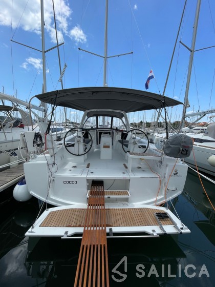 Oceanis 38.1 - Yacht Charter Sailica