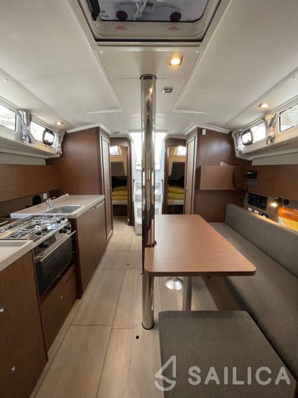 Oceanis 38.1 - Yacht Charter Sailica