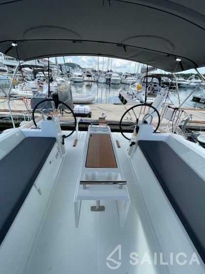 Oceanis 38.1 - Yacht Charter Sailica