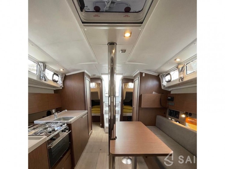 Oceanis 38.1 - Yacht Charter Sailica