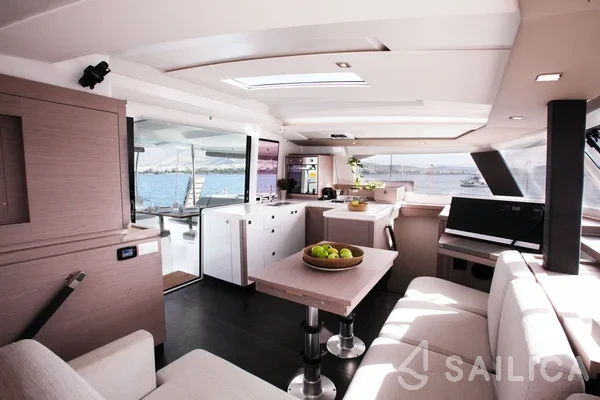 Astréa 42 - Yacht Charter Sailica